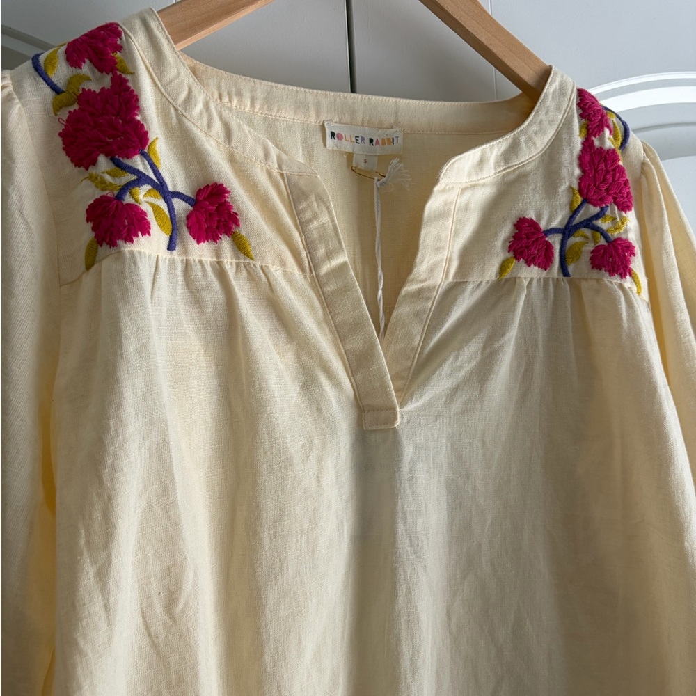 Roller Rabbit NWT Column Embroidery Michi Cream V Neck Top‎ Women's Size S - Picture 4 of 14